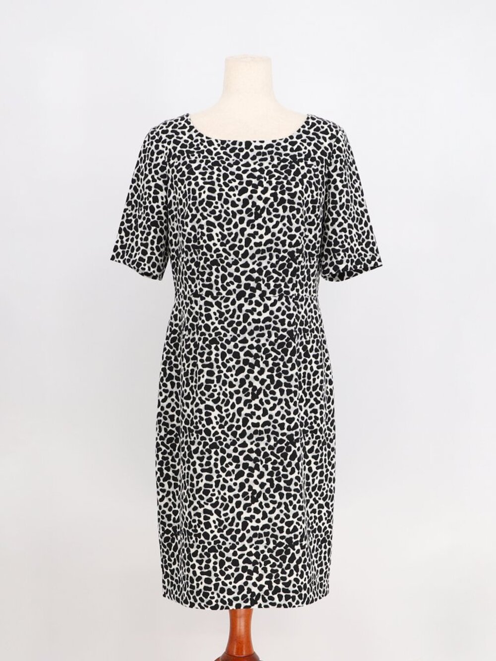 NWT TALBOTS Black White Animal Print Sheath Dress Career Cocktail Crepe Size 8